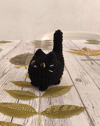 Peluche amigurumi gatto nero