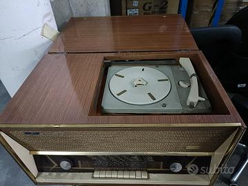 Radio con giradischi 