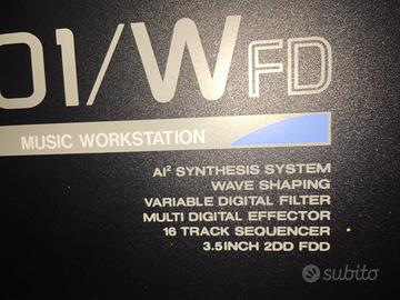 KORG 01 WFD CON ASTUCCIO RIGIDO