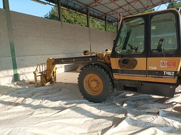 Pala meccanica CAT TH 62