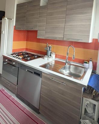 Cucina doppia parete frontale