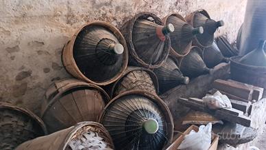 Lotto di damigiane varie misure 