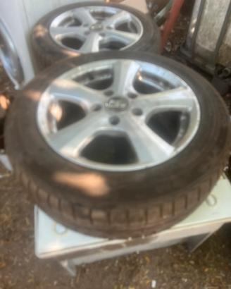 Cerchi in lega con gomme