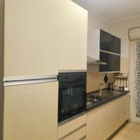 Cucina, camera matrimoniale e cameretta