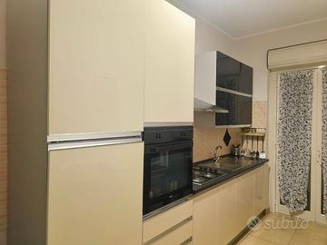 Cucina, camera matrimoniale e cameretta