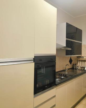 Cucina, camera matrimoniale e cameretta