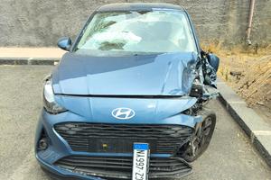 Hyundai i10 incidentata