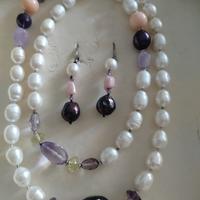 Collana e orecchini con pietre
