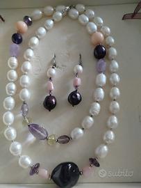 Collana e orecchini con pietre
