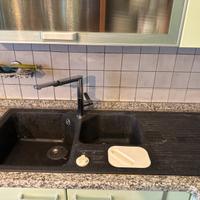Lavello cucina e rubinetto
