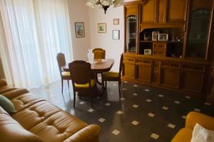 Casa singola 2 appartamenti box e cantina