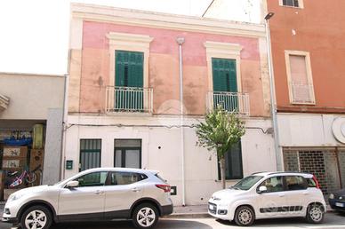 3 LOCALI A ERICE