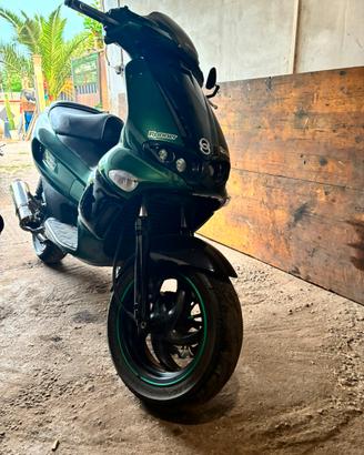 Gilera runner 125con motore 200 perfetto €2000