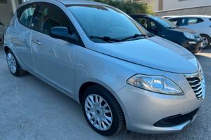 Lancia Ypsilon 1.2 8v Silver ecochic Gpl 69cv PDC/