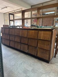 Mobile in legno con scaffali (21pz)