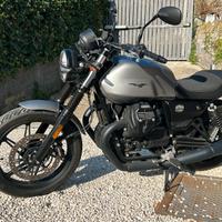 Moto Guzzi V7 STONE 05/2025 1.800km