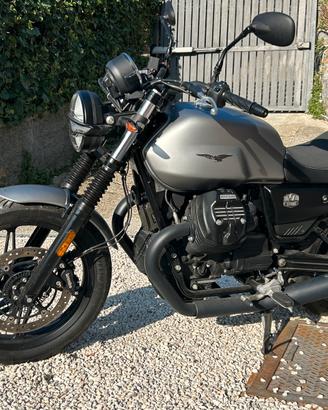 Moto Guzzi V7 STONE 05/2025 1.800km