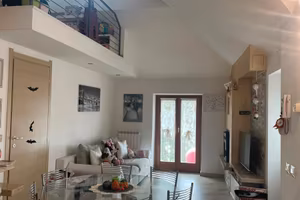 Bilocale 2 balconi 450euro spese incluse Strozza