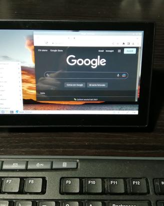 Raspberry Pi 4 Model B con monitor touch