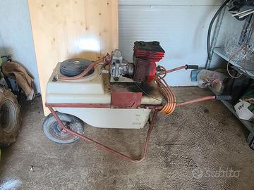 Motopompa irroratrice