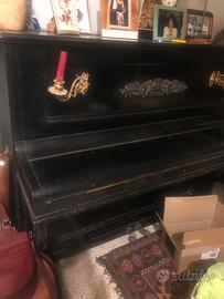 Pianoforte nero laccato primo novecento