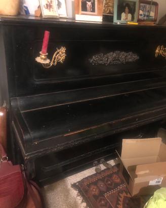 Pianoforte nero laccato primo novecento