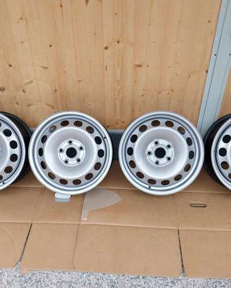 cerchi in lamiera 205/60/r16 nuovi mai usati