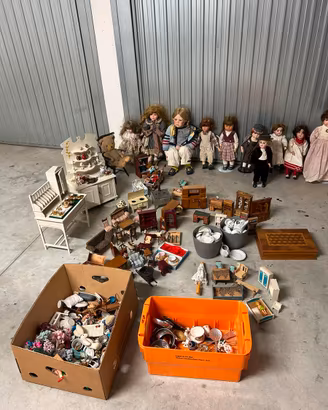 Collezione 40 bambole + mobile e accessori vintage