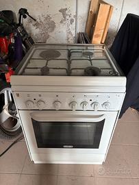 Cucina DeLonghi con Forno
