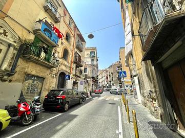 MONOLOCALE A NAPOLI