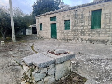 Autentico casale in pietra a Frigintini