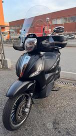 Beverly 300 - 2018 - Black Police