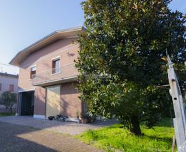 CASA INDIPENDENTE LIBERA SU 4 LATI