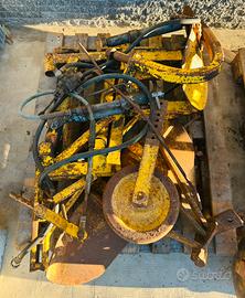 Aratro interfilare idraulico