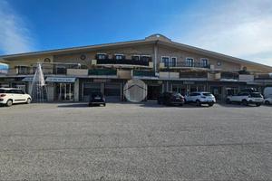 NEGOZIO A MONTESARCHIO