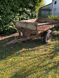 Rimorchio agricolo ribaltabile trazionato