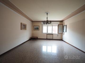 Centralissimo con tre camere e garage