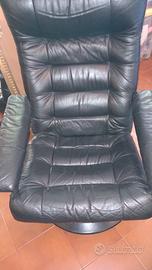 Poltrona in pelle girevole.