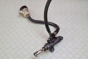 POMPA POSTERIORE YAMAHA R1 2001 2000 YZF 1999 1998