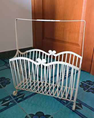 Portariviste Vintage in metallo bianco