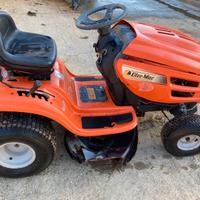 Trattorino tagliaerba Oleo-mac