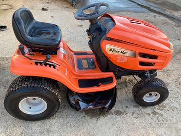 Trattorino tagliaerba Oleo-mac