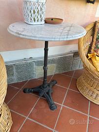 Tavolino da bistrot in stile francese o caffè
