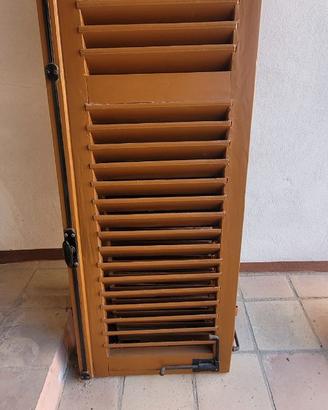Persiane in legno per finestre e portafinestra