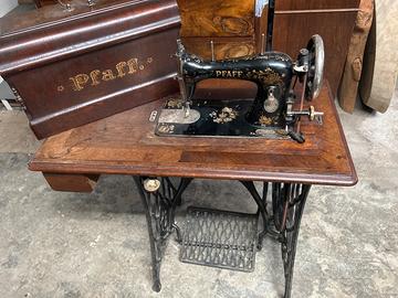 Macchina da cucire Pfaff base in ghisa