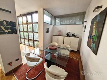 Appartamento di 293 m² con più di 5 locali e box a