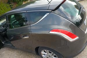 lancia delta 1.4turbo benzina/gas anno 2012