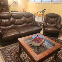 Divano + 2 poltrone in pelle marrone