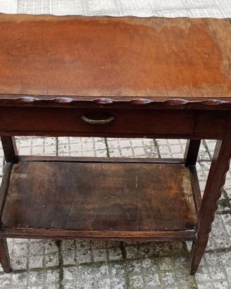 Tavolino in legno con cassetto