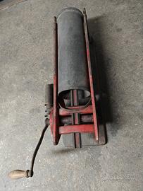 Insaccatrice a manovella tre spade